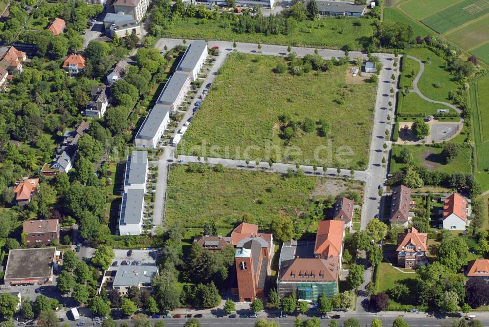 Luftaufnahme Berlin-Dahlem - Blick auf die Wohnanlage an der Königin-Luise-Strasse in Berlin Dahlem der cds Wohnbau Berlin GmbH