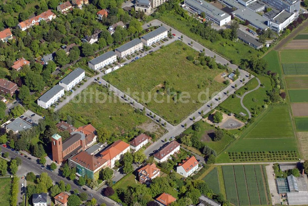 Luftbild Berlin-Dahlem - Blick auf die Wohnanlage an der Königin-Luise-Strasse in Berlin Dahlem der cds Wohnbau Berlin GmbH