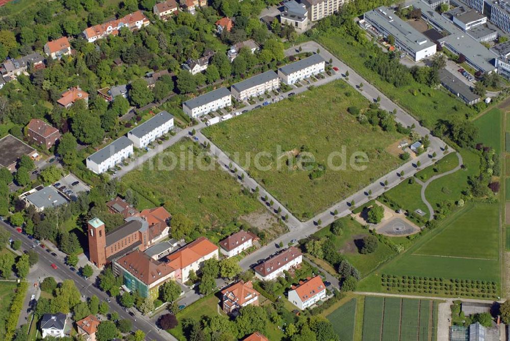 Luftaufnahme Berlin-Dahlem - Blick auf die Wohnanlage an der Königin-Luise-Strasse in Berlin Dahlem der cds Wohnbau Berlin GmbH