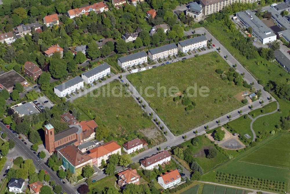 Berlin-Dahlem von oben - Blick auf die Wohnanlage an der Königin-Luise-Strasse in Berlin Dahlem der cds Wohnbau Berlin GmbH