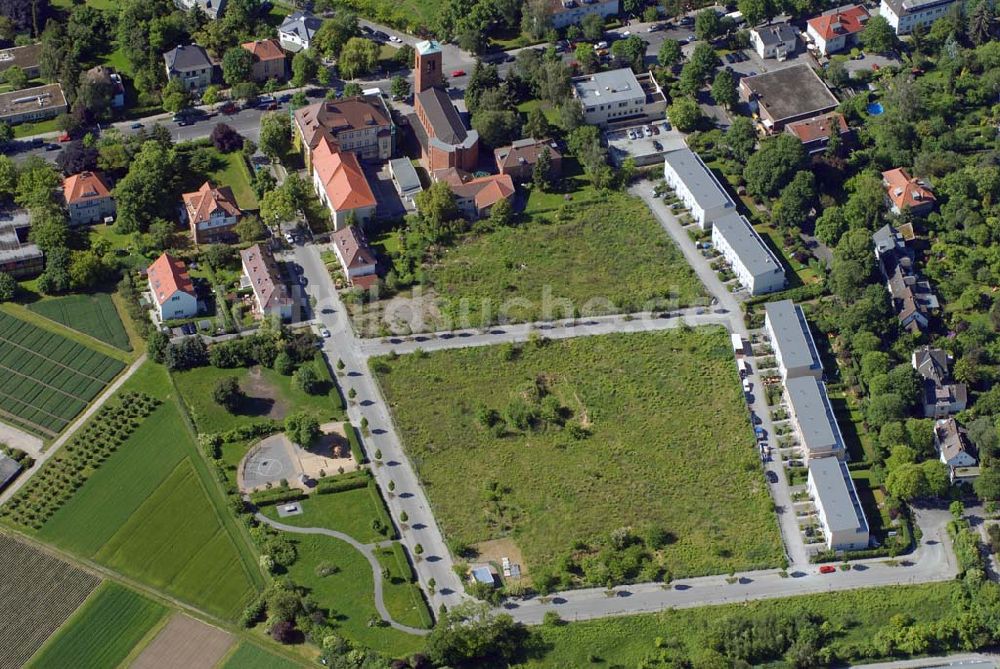 Berlin-Dahlem aus der Vogelperspektive: Blick auf die Wohnanlage an der Königin-Luise-Strasse in Berlin Dahlem der cds Wohnbau Berlin GmbH