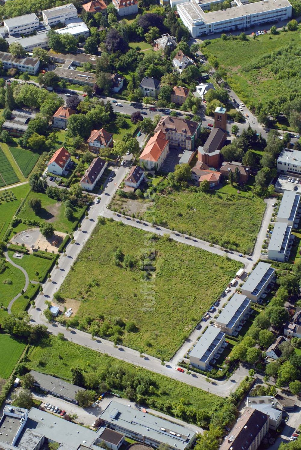 Luftbild Berlin-Dahlem - Blick auf die Wohnanlage an der Königin-Luise-Strasse in Berlin Dahlem der cds Wohnbau Berlin GmbH