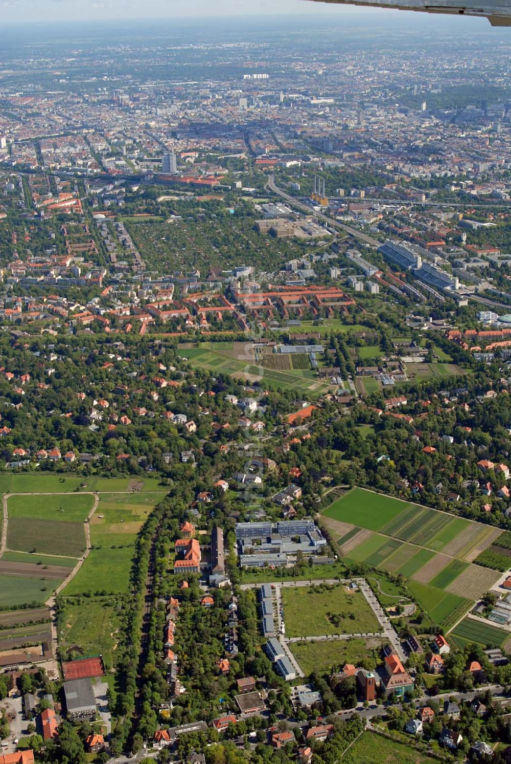 Berlin-Dahlem von oben - Blick auf die Wohnanlage an der Königin-Luise-Strasse in Berlin Dahlem der cds Wohnbau Berlin GmbH