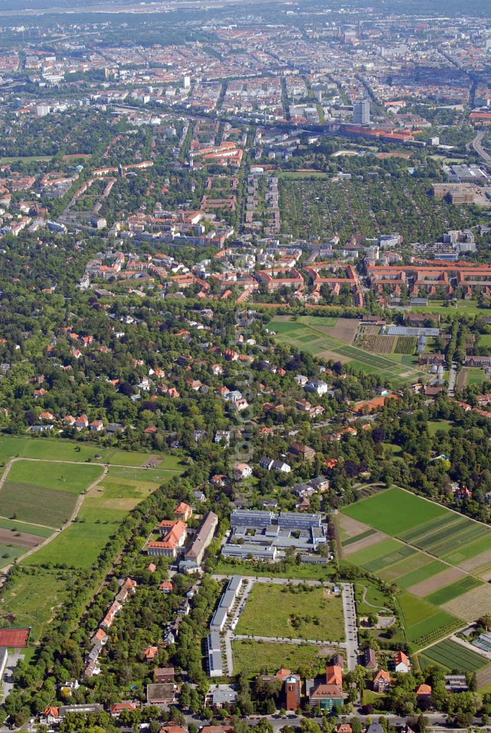 Berlin-Dahlem aus der Vogelperspektive: Blick auf die Wohnanlage an der Königin-Luise-Strasse in Berlin Dahlem der cds Wohnbau Berlin GmbH