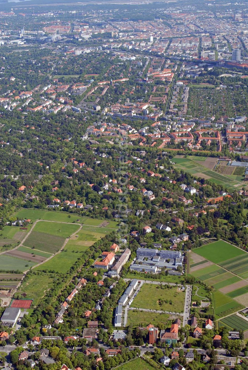 Luftbild Berlin-Dahlem - Blick auf die Wohnanlage an der Königin-Luise-Strasse in Berlin Dahlem der cds Wohnbau Berlin GmbH