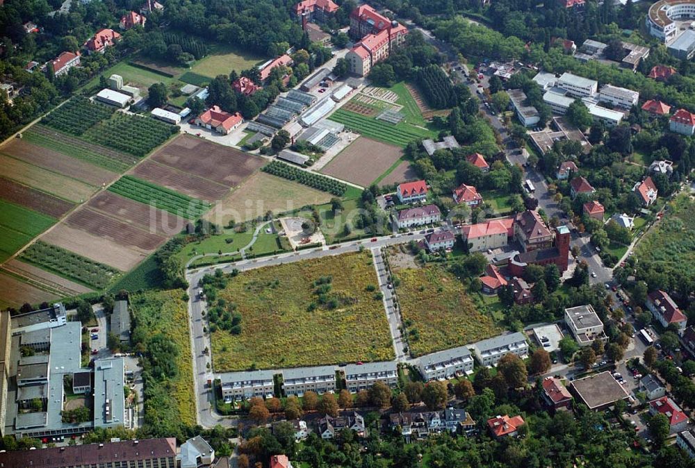 Berlin - Dahlem aus der Vogelperspektive: Blick auf das Wohnbaugelände an der Königin-Luise Straße in 14159 Berlin-Dahlem