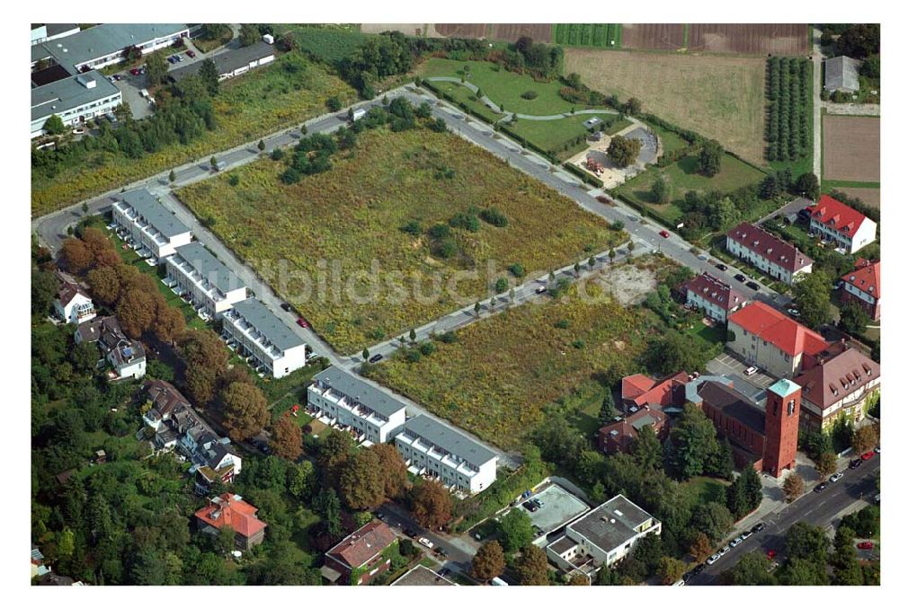 Luftaufnahme Berlin - Dahlem - Blick auf das Wohnbaugelände an der Königin-Luise Straße in 14159 Berlin-Dahlem