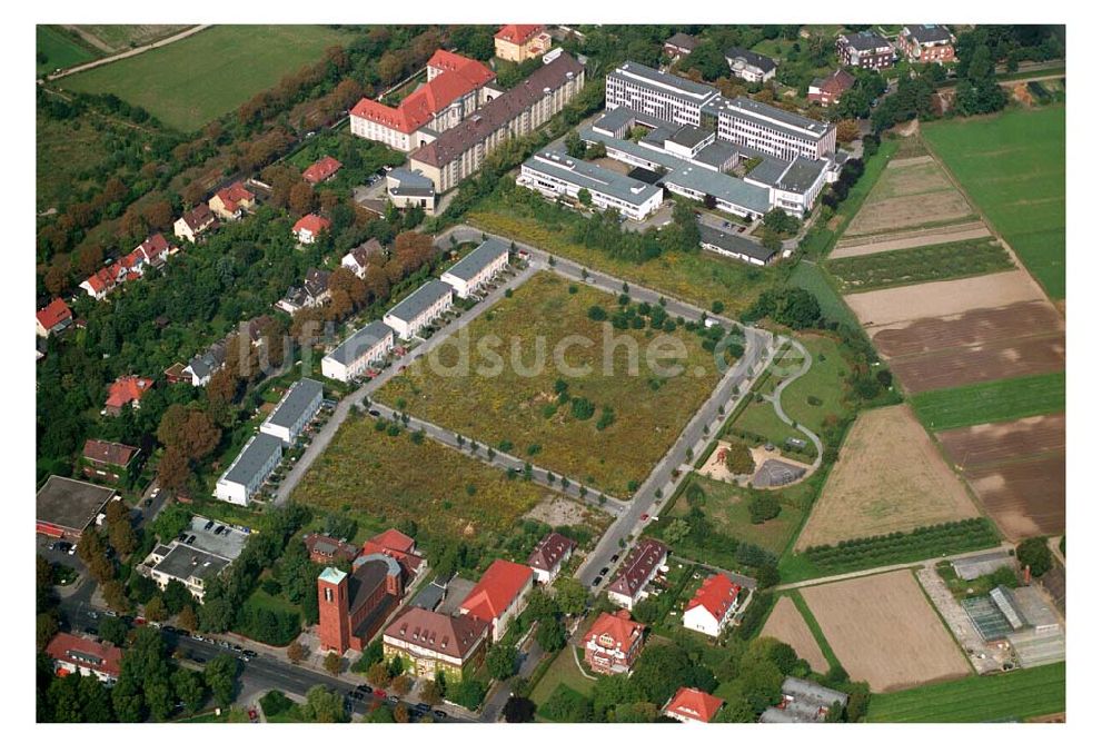 Berlin - Dahlem aus der Vogelperspektive: Blick auf das Wohnbaugelände an der Königin-Luise Straße in 14159 Berlin-Dahlem