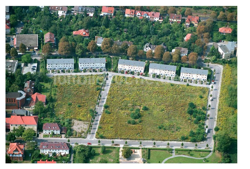 Berlin - Dahlem aus der Vogelperspektive: Blick auf das Wohnbaugelände an der Königin-Luise Straße in 14159 Berlin-Dahlem