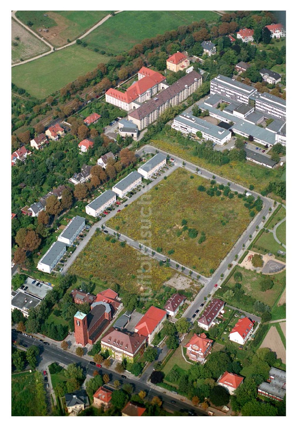 Berlin - Dahlem von oben - Blick auf das Wohnbaugelände an der Königin-Luise Straße in 14159 Berlin-Dahlem