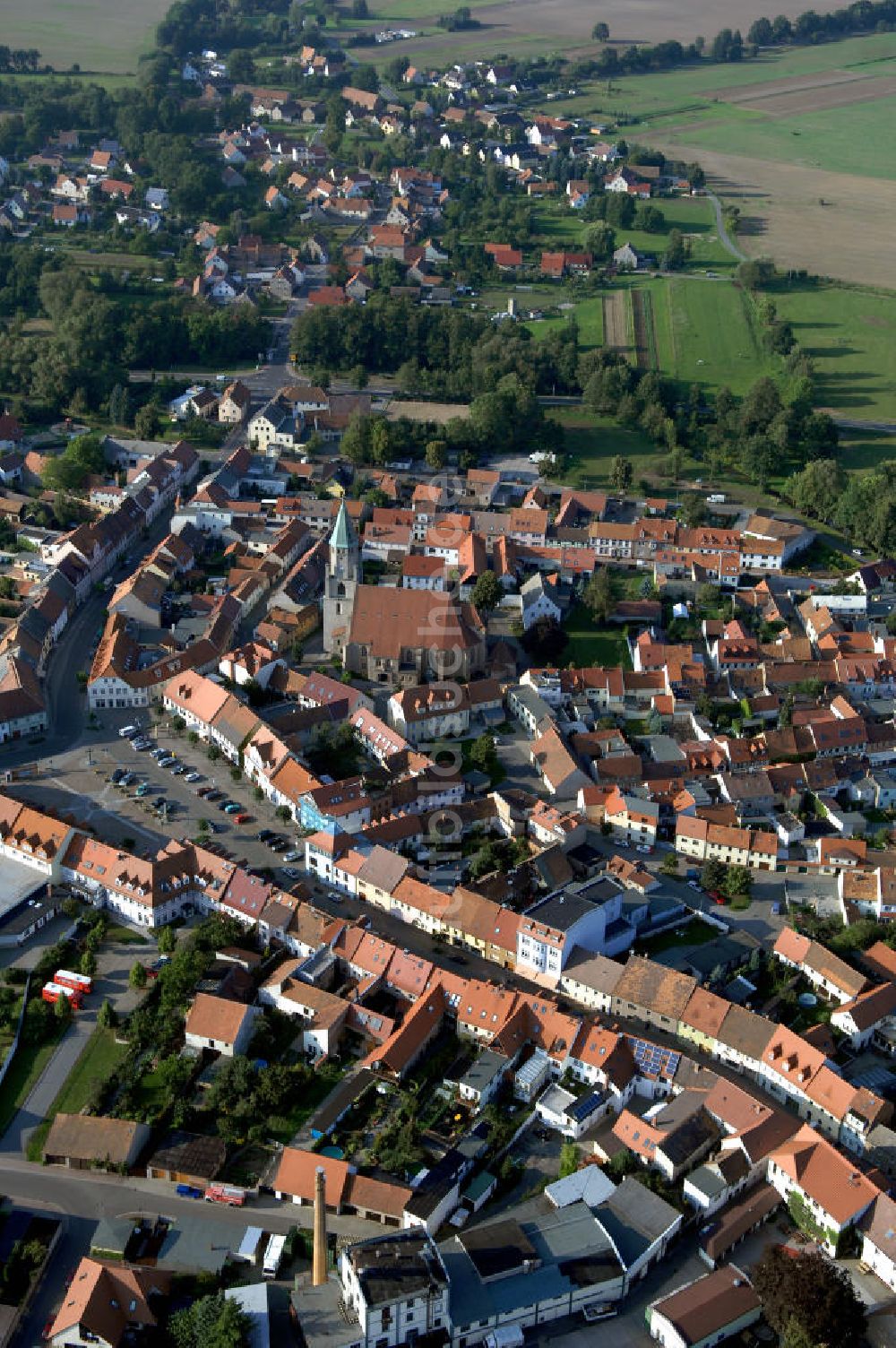 Luftaufnahme SPREMBERG - Blick auf das Wohngebiet an der Langen Straße mit der Kreuzkirche Spremberg