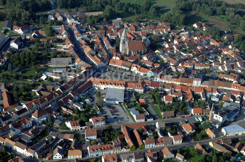 Luftaufnahme SPREMBERG - Blick auf das Wohngebiet an der Langen Straße und Am Markt mit der Kreuzkirche Spremberg