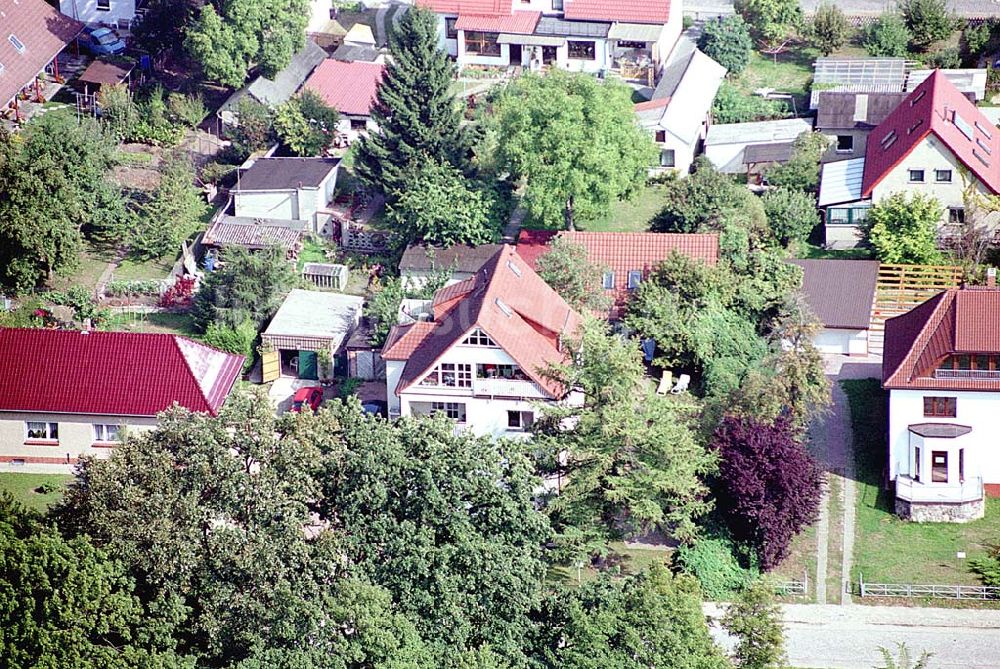 Mirow / Mecklenburg Vorpommern aus der Vogelperspektive: Blick auf ein Wohngebiet in Mirow / Mecklenburg Vorpommern 16.09.03 Foto: Grahn