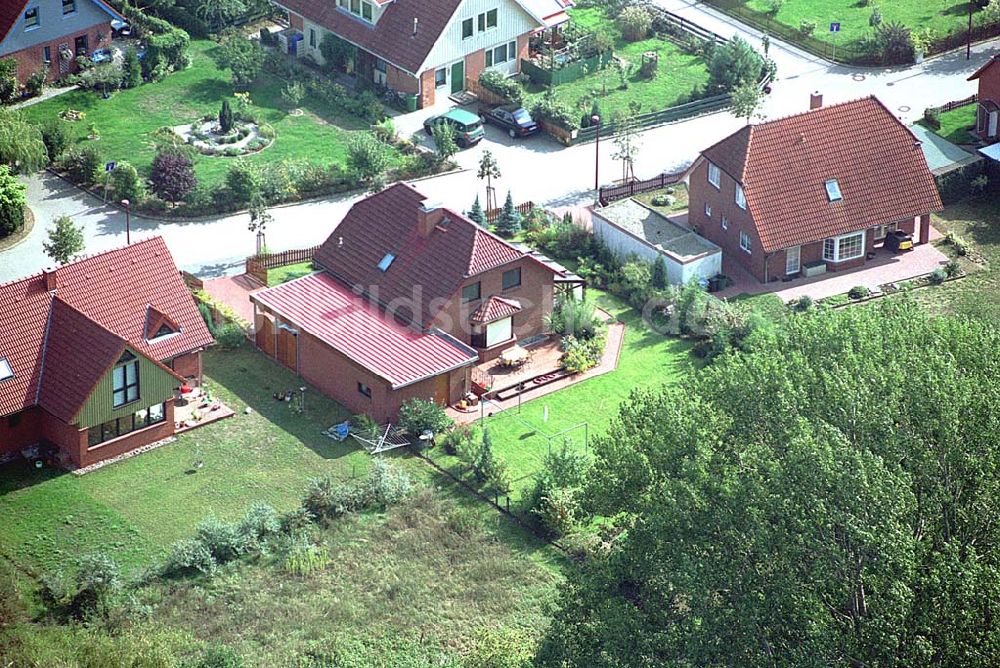 Mirow / Mecklenburg Vorpommern aus der Vogelperspektive: Blick auf ein Wohngebiet in Mirow / Mecklenburg Vorpommern 16.09.03 Foto: Grahn