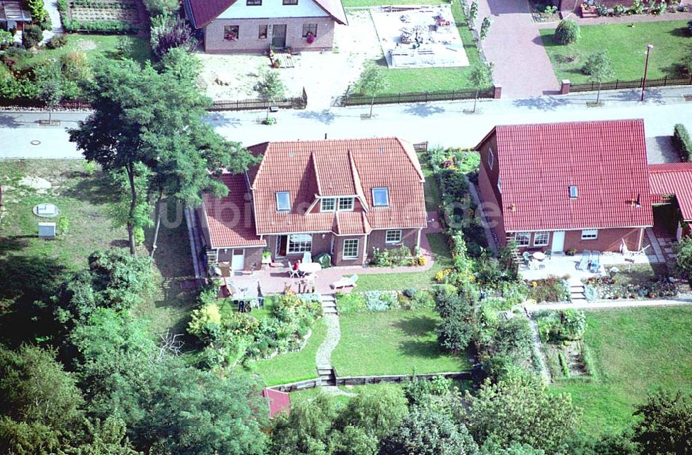 Luftaufnahme Mirow / Mecklenburg Vorpommern - Blick auf ein Wohngebiet in Mirow / Mecklenburg Vorpommern 16.09.03 Foto: Grahn