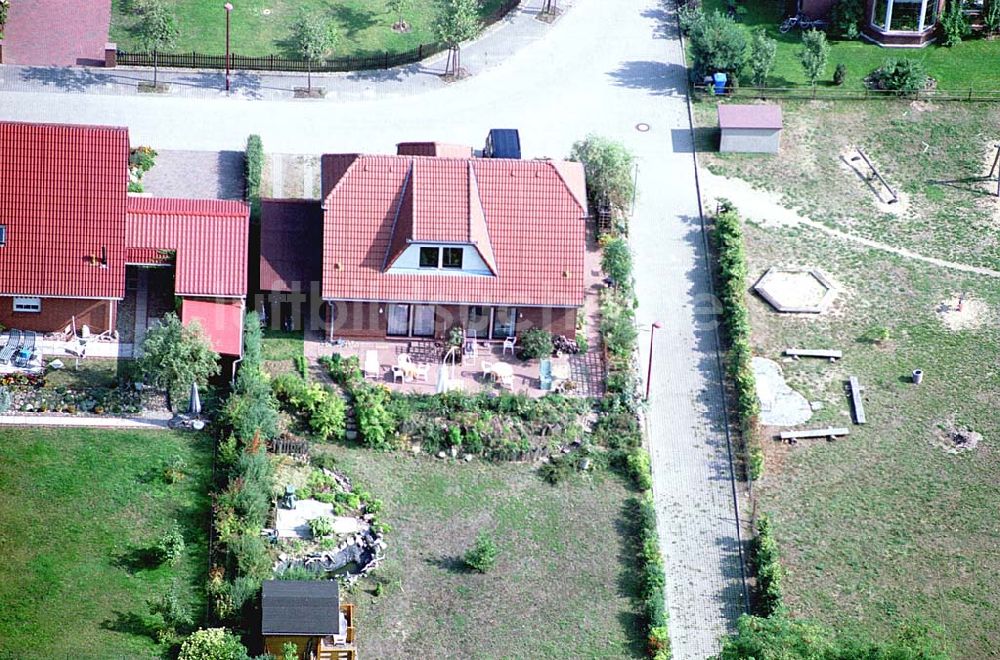 Mirow / Mecklenburg Vorpommern aus der Vogelperspektive: Blick auf ein Wohngebiet in Mirow / Mecklenburg Vorpommern 16.09.03 Foto: Grahn