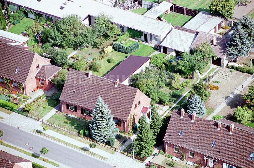 Luftbild Mirow / Mecklenburg Vorpommern - Blick auf ein Wohngebiet in Mirow / Mecklenburg Vorpommern 16.09.03 Foto: Grahn