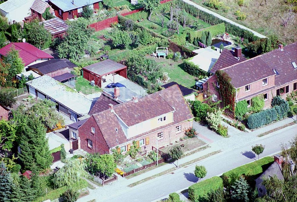 Mirow / Mecklenburg Vorpommern aus der Vogelperspektive: Blick auf ein Wohngebiet in Mirow / Mecklenburg Vorpommern 16.09.03 Foto: Grahn