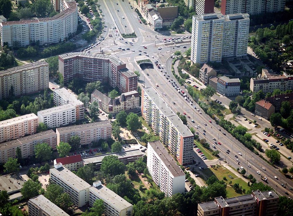 Berlin Lichtenberg von oben - Blick auf das Wohngebiet der PRIMA Wohnbauten GmbH Alt-Friedrichsfelde 44-48 an der B1 und dem Lichtenberger Tunnel in Berlin-Lichtenberg