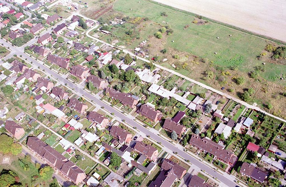 Luftbild Mirow / Mecklenburg - Blick auf ein Wohngebiet an der Schillerstrasse in Mirow / Mecklenburg Vorpommern 16.09.03