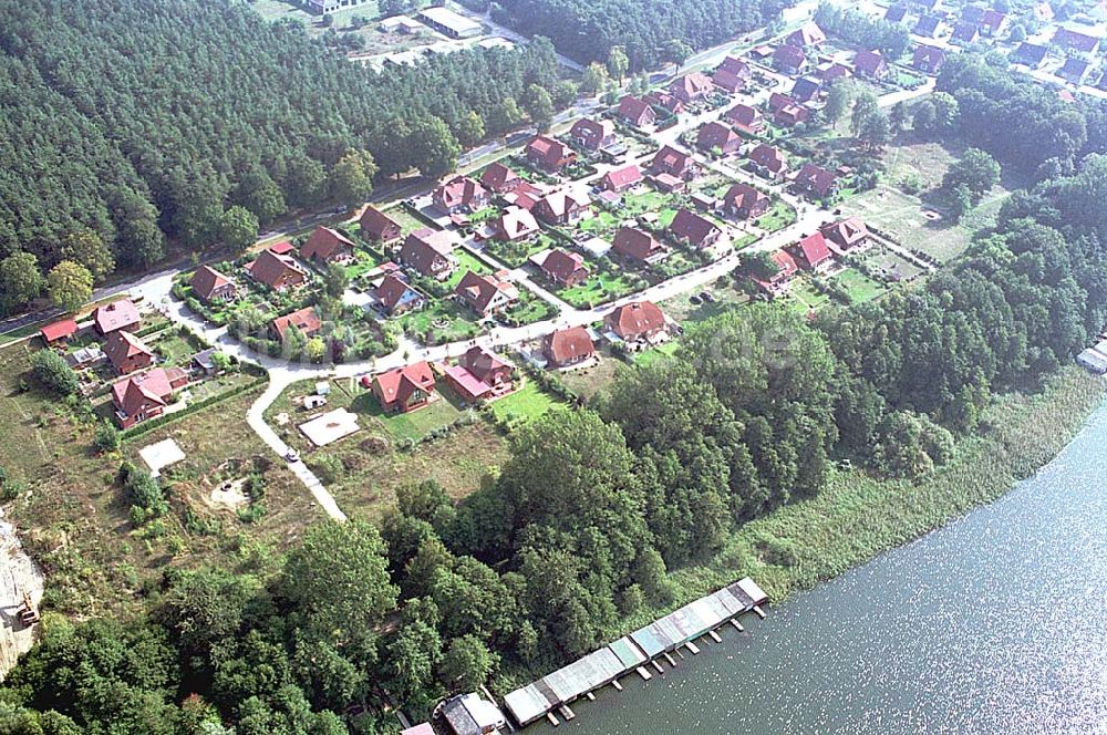 Luftaufnahme Mirow / Mecklenburg Vorpommern Mirow / Mecklenburg Vorpommern - Blick auf ein Wohngebiet an der Schillerstrasse am Mirower See in Mirow / Mecklenburg Vorpommern 16.09.03