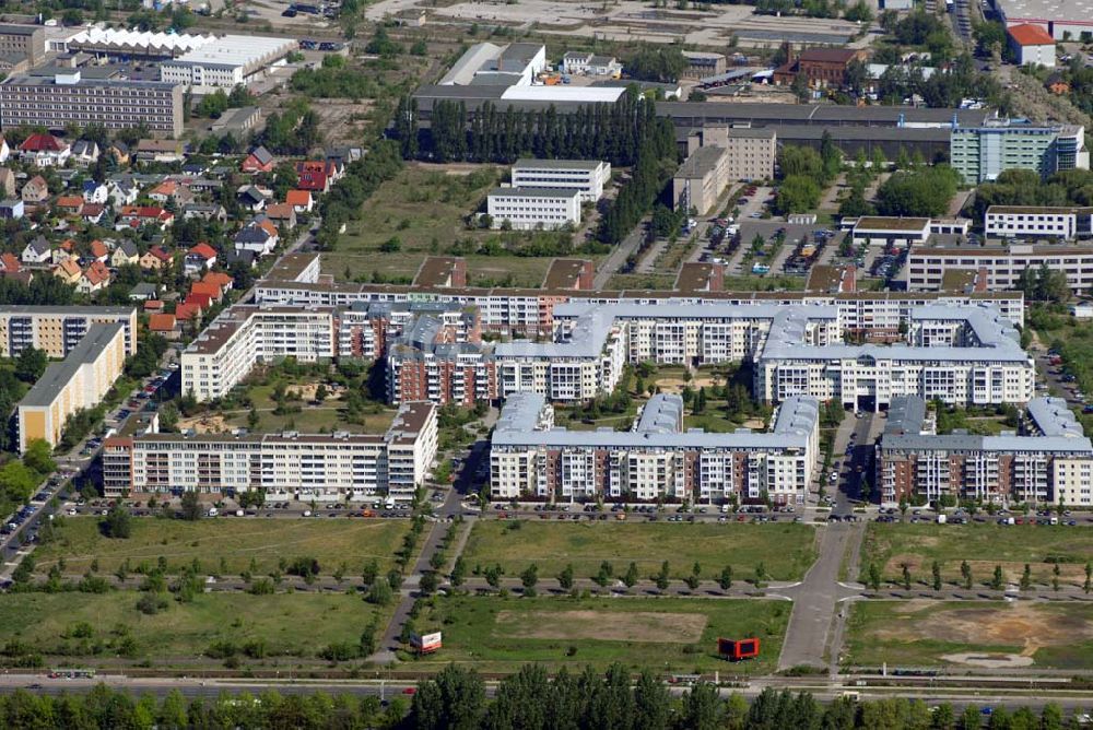 Hohenschönhausen von oben - Blick auf Wohngebiet Weiße Taube ander Landsberger Allee in Berlin