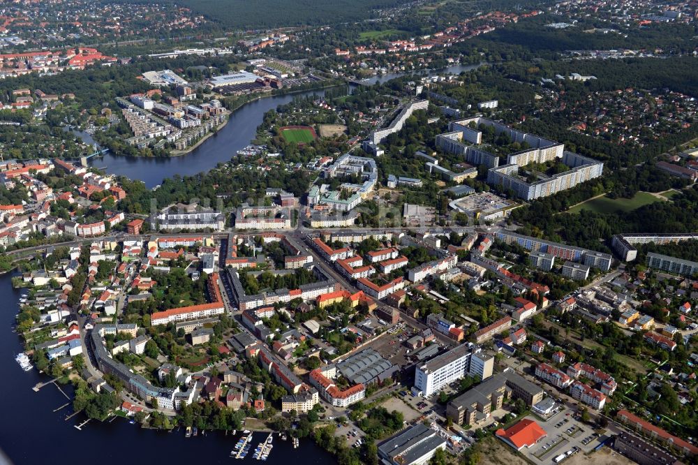 Luftaufnahme Berlin - Blick auf Wohngebiete im Stadtteil Köpenick zwischen Müggelheimer Straße und dem Ufer der Dahme