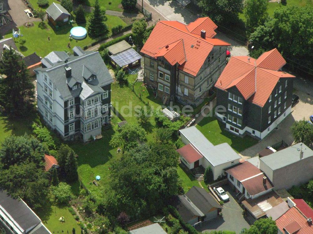 Friedrichroda / Thüringen von oben - Blick auf die Wohnhäuser am Finsterberger Weg 4 in Friedrichroda (zwei bis drei Mehrfamilienhäuser im Bild).