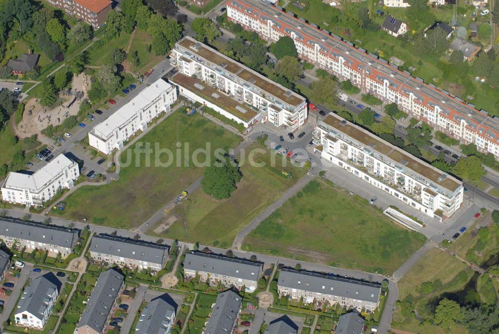 Luftaufnahme Berlin - Blick auf Wohnhäuser und Grundstücke der CDS Berlin GmbH an der Tauernallee in Berlin-Mariendorf