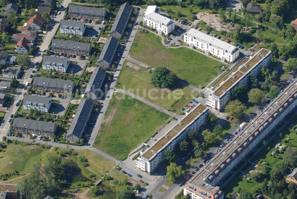 Luftbild Berlin - Blick auf Wohnhäuser und Grundstücke der CDS Berlin GmbH an der Tauernallee in Berlin-Mariendorf