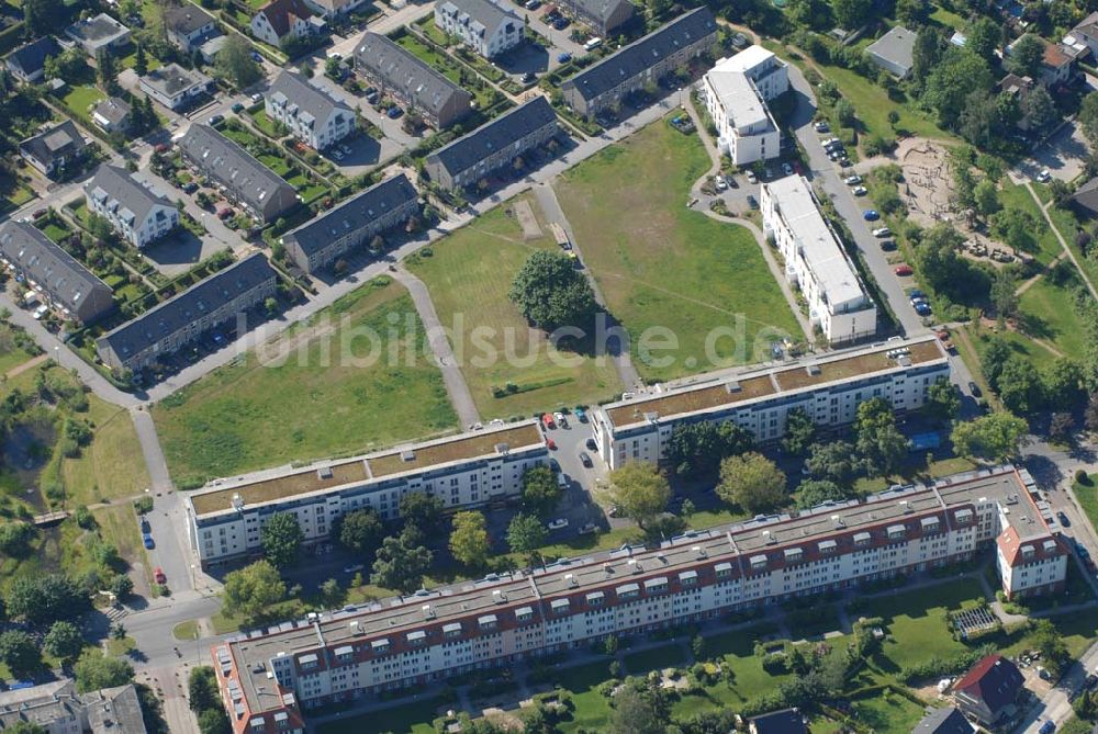 Luftaufnahme Berlin - Blick auf Wohnhäuser und Grundstücke der CDS Berlin GmbH an der Tauernallee in Berlin-Mariendorf