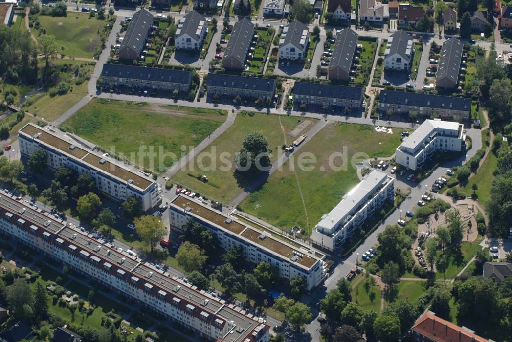 Luftbild Berlin - Blick auf Wohnhäuser und Grundstücke der CDS Berlin GmbH an der Tauernallee in Berlin-Mariendorf