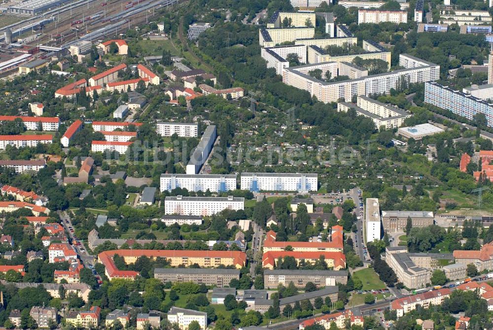 Luftbild Berlin - Blick auf Wohnhäuser der Prima Liegenschaftsverwaltung GmbH an der Sewanstraße in Berlin-Lichtenberg