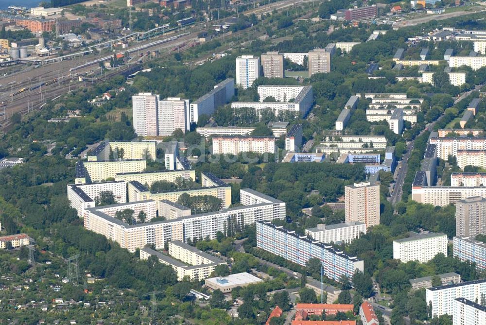 Berlin aus der Vogelperspektive: Blick auf Wohnhäuser der Prima Liegenschaftsverwaltung GmbH an der Sewanstraße in Berlin-Lichtenberg