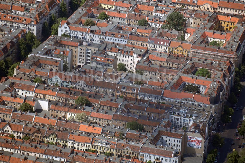 Luftbild Berlin - Blick auf Wohnhäuser des Stadtteils Neukölln in Berlin