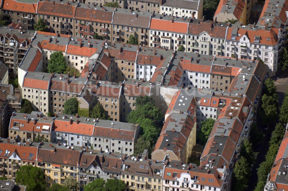 Luftaufnahme Berlin - Blick auf Wohnhäuser des Stadtteils Neukölln in Berlin