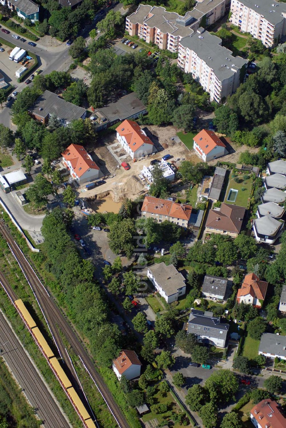 Luftbild Berlin - Blick auf das Wohnneubaubaufeld der PREMIER Wohnbau an der Fürstenstraße in Berlin-Lichterfelde