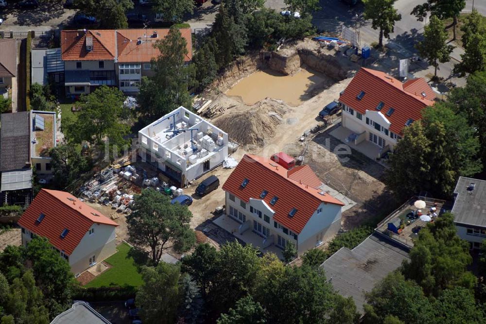 Berlin aus der Vogelperspektive: Blick auf das Wohnneubaubaufeld der PREMIER Wohnbau an der Fürstenstraße in Berlin-Lichterfelde