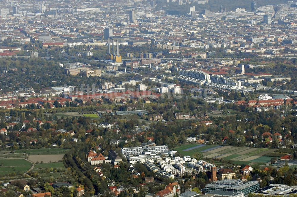 Luftbild Berlin - Blick auf das Wohnneubaugebiet der cds Wohnbau Berlin GmbH an der Otto-Appel-Straße / Edwin-Redslob-Straße in Berlin - Dahlem