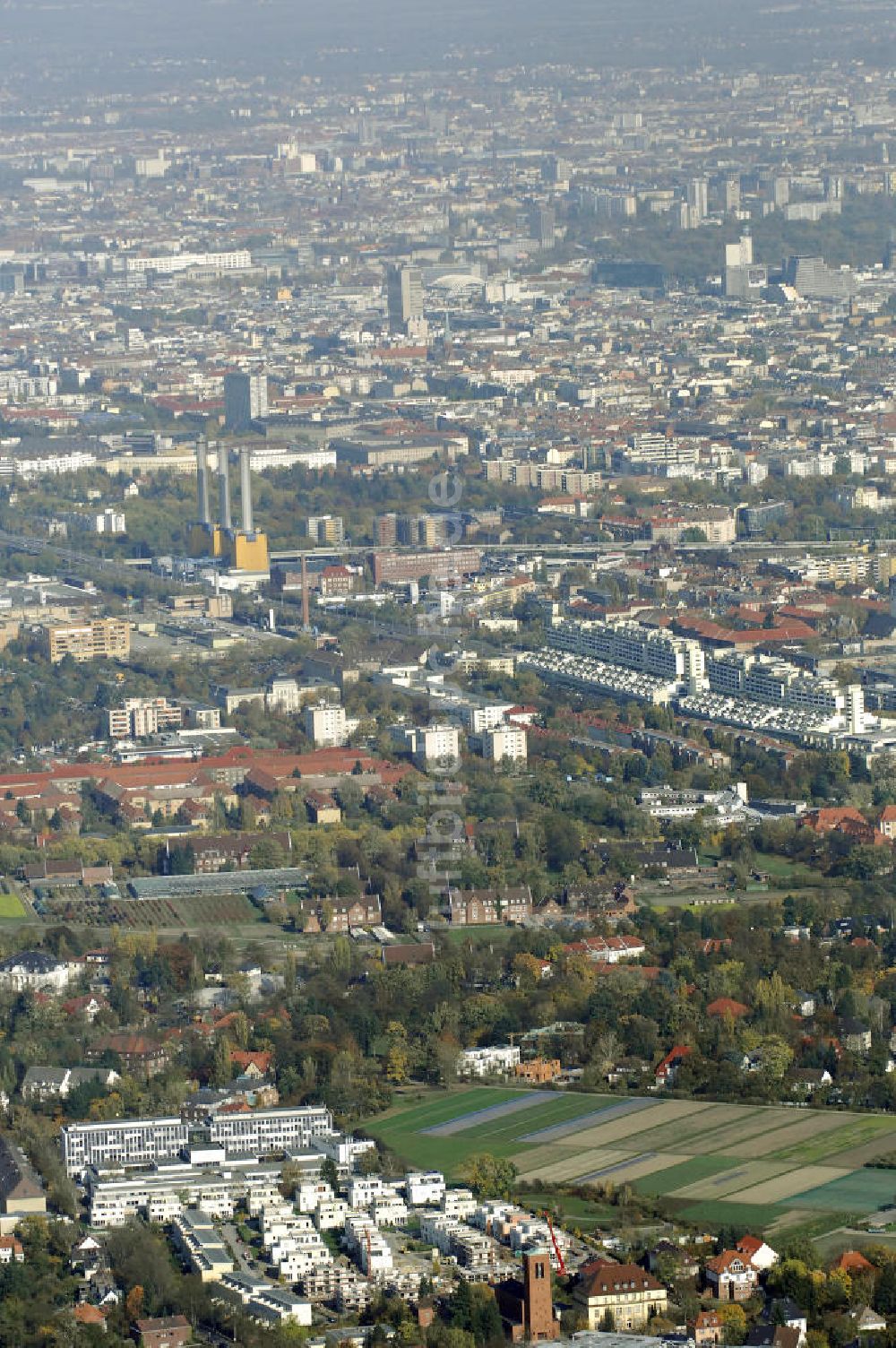 Luftaufnahme Berlin - Blick auf das Wohnneubaugebiet der cds Wohnbau Berlin GmbH an der Otto-Appel-Straße / Edwin-Redslob-Straße in Berlin - Dahlem