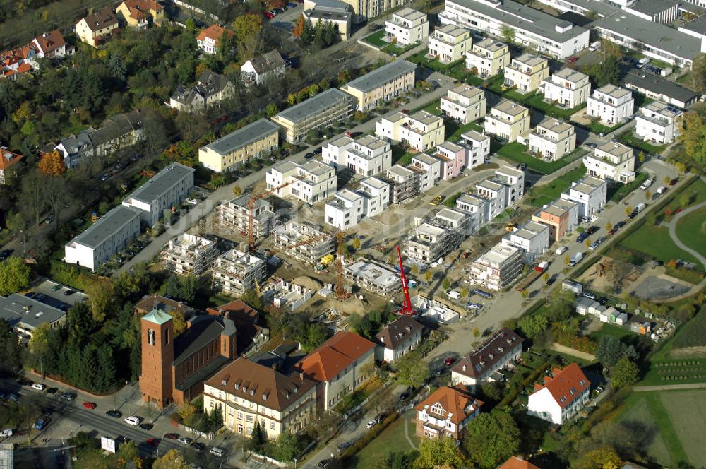 Berlin von oben - Blick auf das Wohnneubaugebiet der cds Wohnbau Berlin GmbH an der Otto-Appel-Straße / Edwin-Redslob-Straße in Berlin - Dahlem