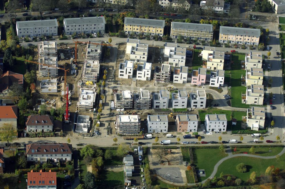 Luftbild Berlin - Blick auf das Wohnneubaugebiet der cds Wohnbau Berlin GmbH an der Otto-Appel-Straße / Edwin-Redslob-Straße in Berlin - Dahlem