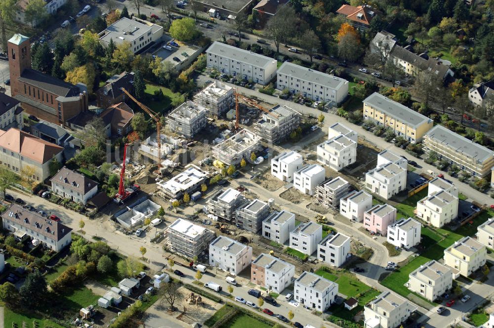 Berlin von oben - Blick auf das Wohnneubaugebiet der cds Wohnbau Berlin GmbH an der Otto-Appel-Straße / Edwin-Redslob-Straße in Berlin - Dahlem