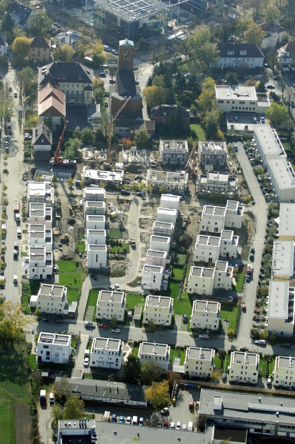 Luftbild Berlin - Blick auf das Wohnneubaugebiet der cds Wohnbau Berlin GmbH an der Otto-Appel-Straße / Edwin-Redslob-Straße in Berlin - Dahlem