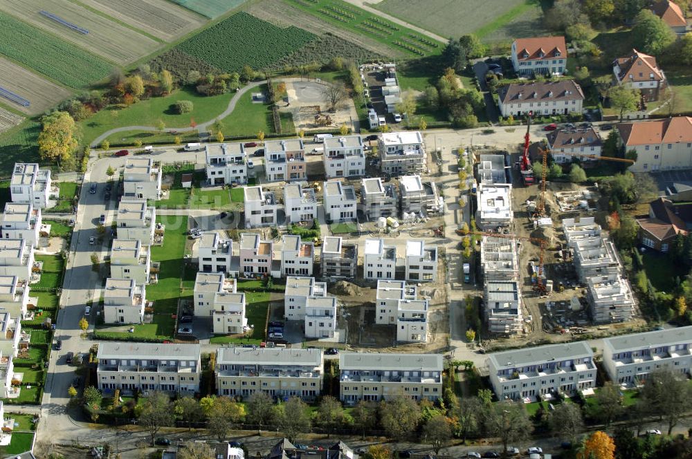 Berlin von oben - Blick auf das Wohnneubaugebiet der cds Wohnbau Berlin GmbH an der Otto-Appel-Straße / Edwin-Redslob-Straße in Berlin - Dahlem