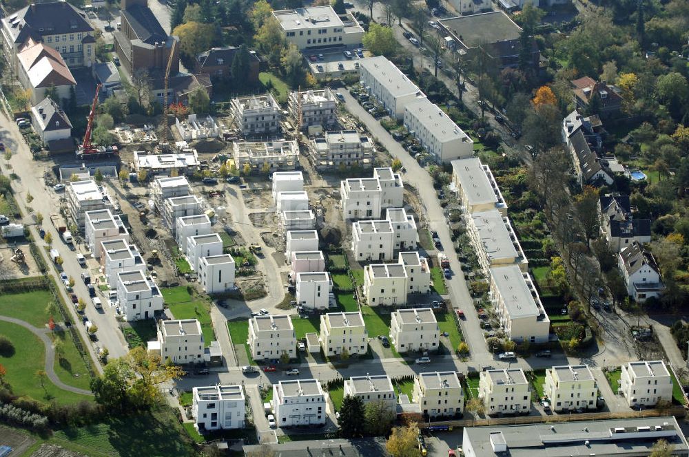 Berlin aus der Vogelperspektive: Blick auf das Wohnneubaugebiet der cds Wohnbau Berlin GmbH an der Otto-Appel-Straße / Edwin-Redslob-Straße in Berlin - Dahlem