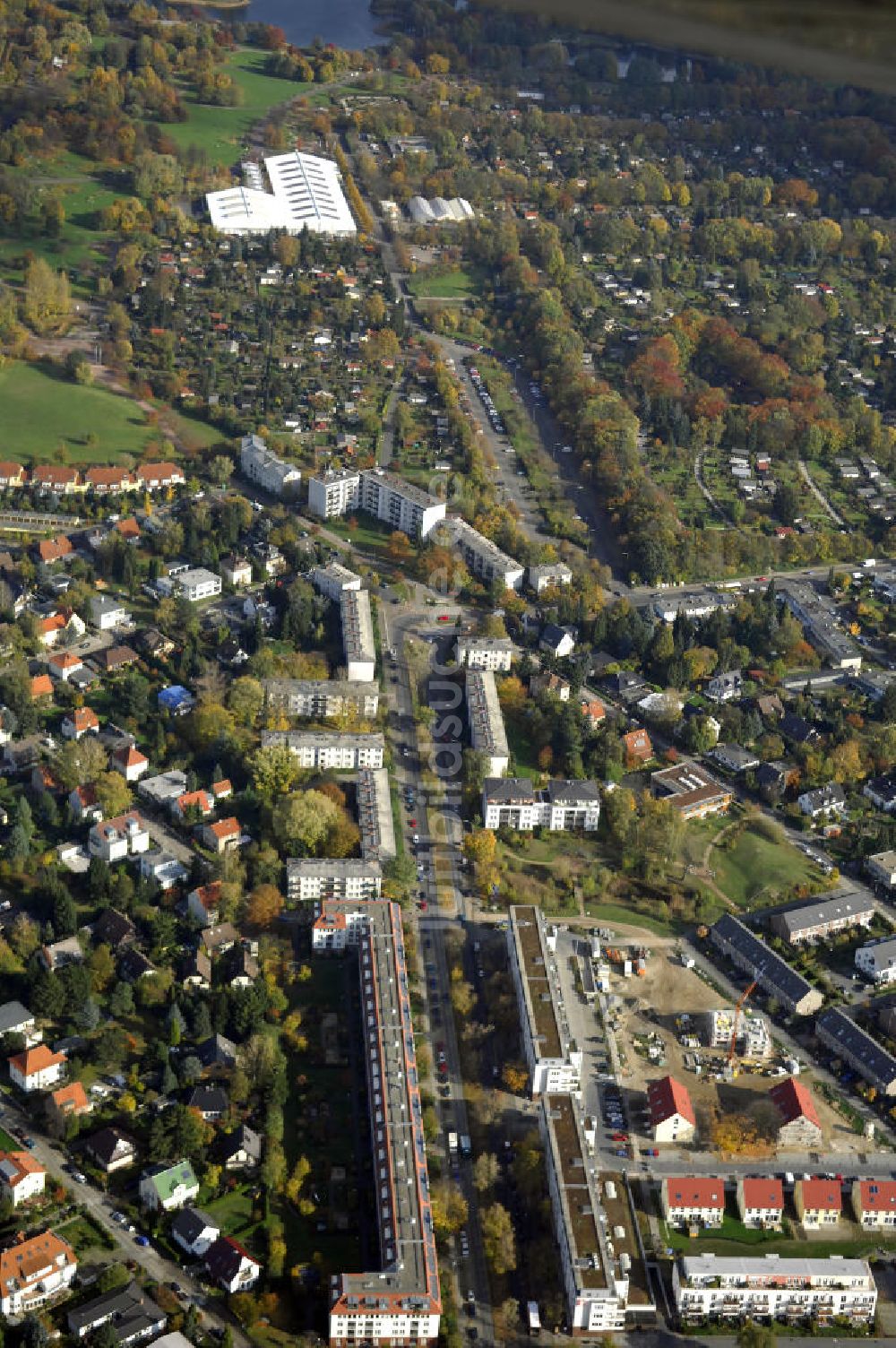 Luftaufnahme Berlin - Blick auf das Wohnneubaugebiet der cds Wohnbau Berlin GmbH an der Tauernallee / Im Lesachtal, Wetzmannweg, Quarzweg in 12107 Berlin-Mariendorf.