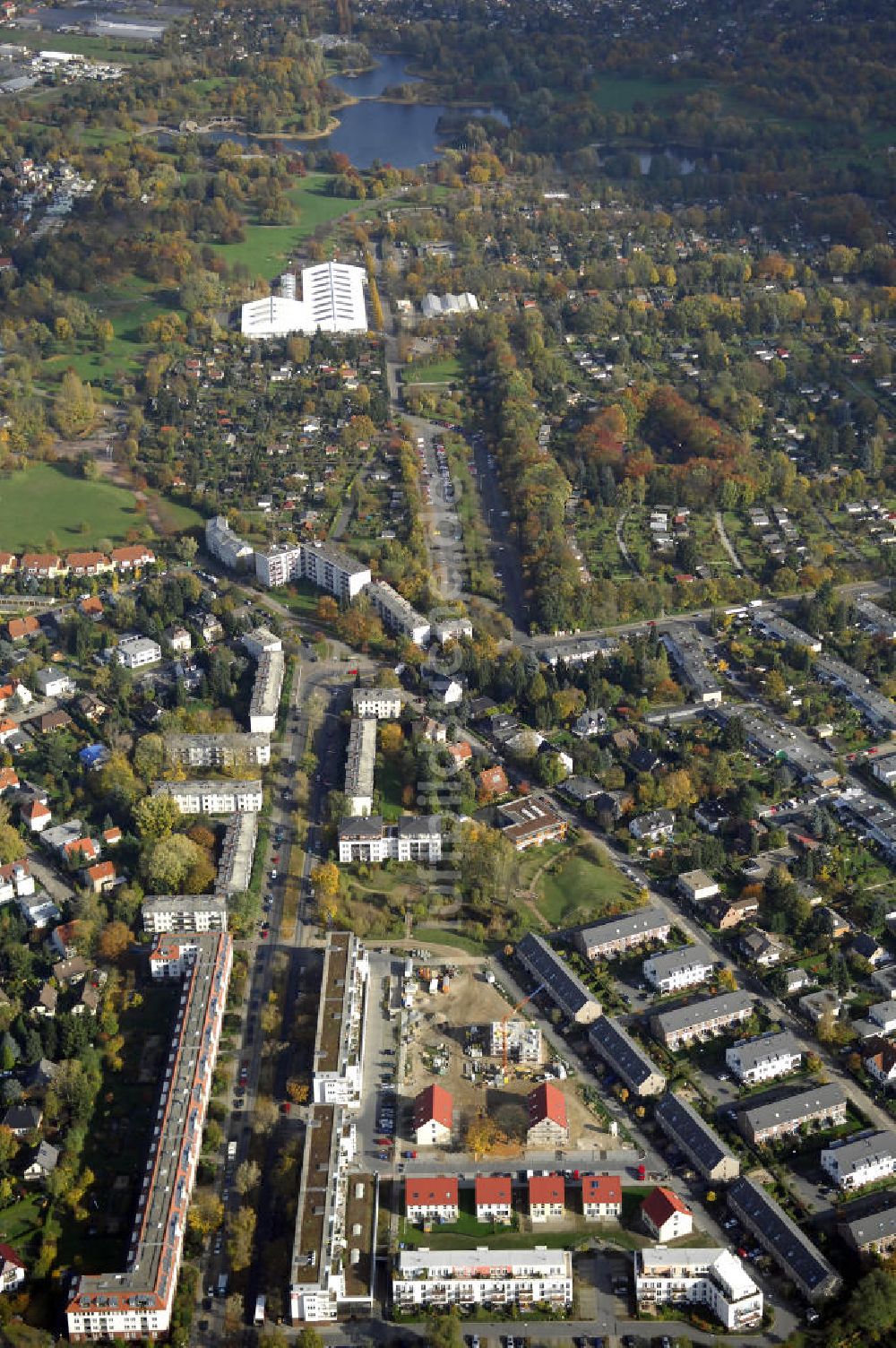 Berlin aus der Vogelperspektive: Blick auf das Wohnneubaugebiet der cds Wohnbau Berlin GmbH an der Tauernallee / Im Lesachtal, Wetzmannweg, Quarzweg in 12107 Berlin-Mariendorf.