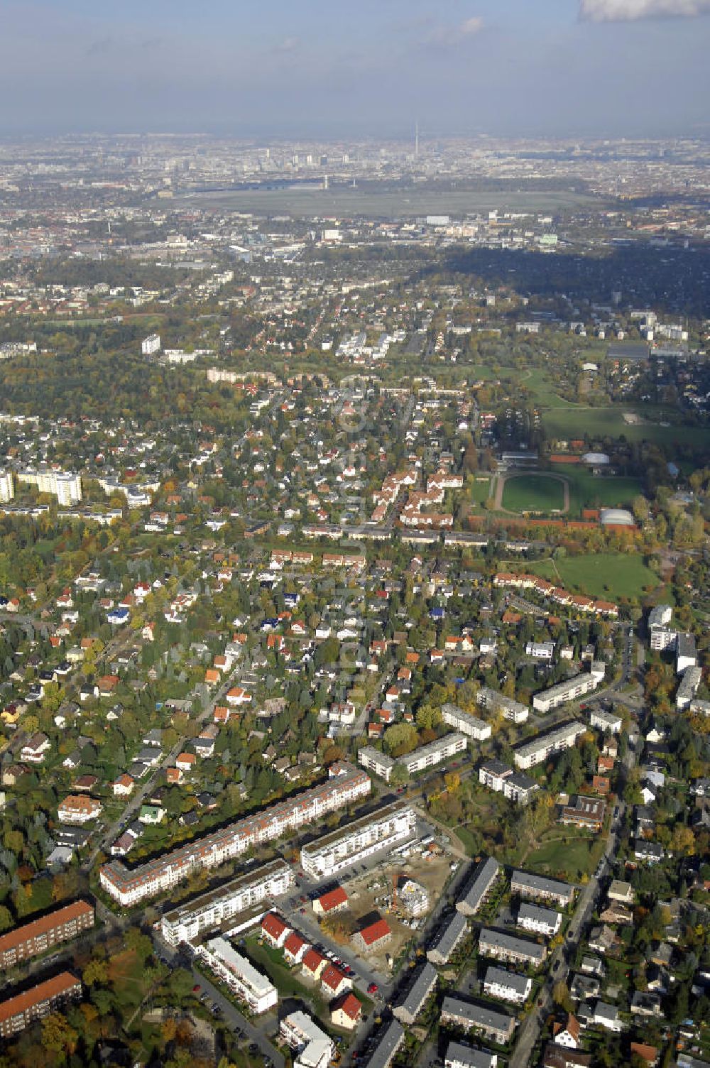 Berlin von oben - Blick auf das Wohnneubaugebiet der cds Wohnbau Berlin GmbH an der Tauernallee / Im Lesachtal, Wetzmannweg, Quarzweg in 12107 Berlin-Mariendorf.