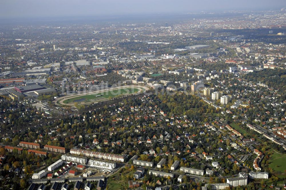 Luftbild Berlin - Blick auf das Wohnneubaugebiet der cds Wohnbau Berlin GmbH an der Tauernallee / Im Lesachtal, Wetzmannweg, Quarzweg in 12107 Berlin-Mariendorf.